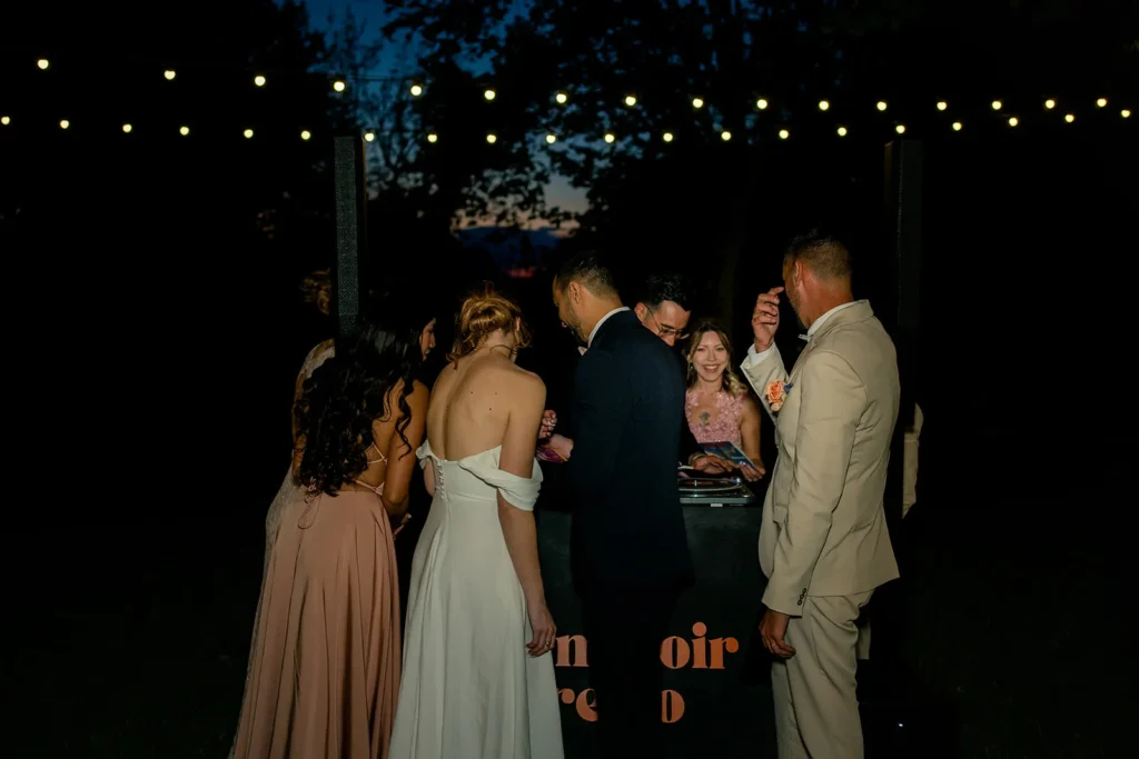 Ambiance mariage : 7 erreurs qui gâchent la soirée (et comment les éviter) 3 Bar à Vinyles, idée d'animation de mariage originale par KSIDO EVENTS